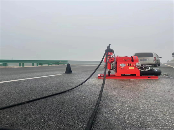 新平马路路基路面开裂下沉注浆加固灌浆