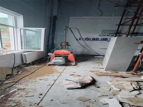 新平地基基础下沉墙体裂缝加固注浆顶升施工